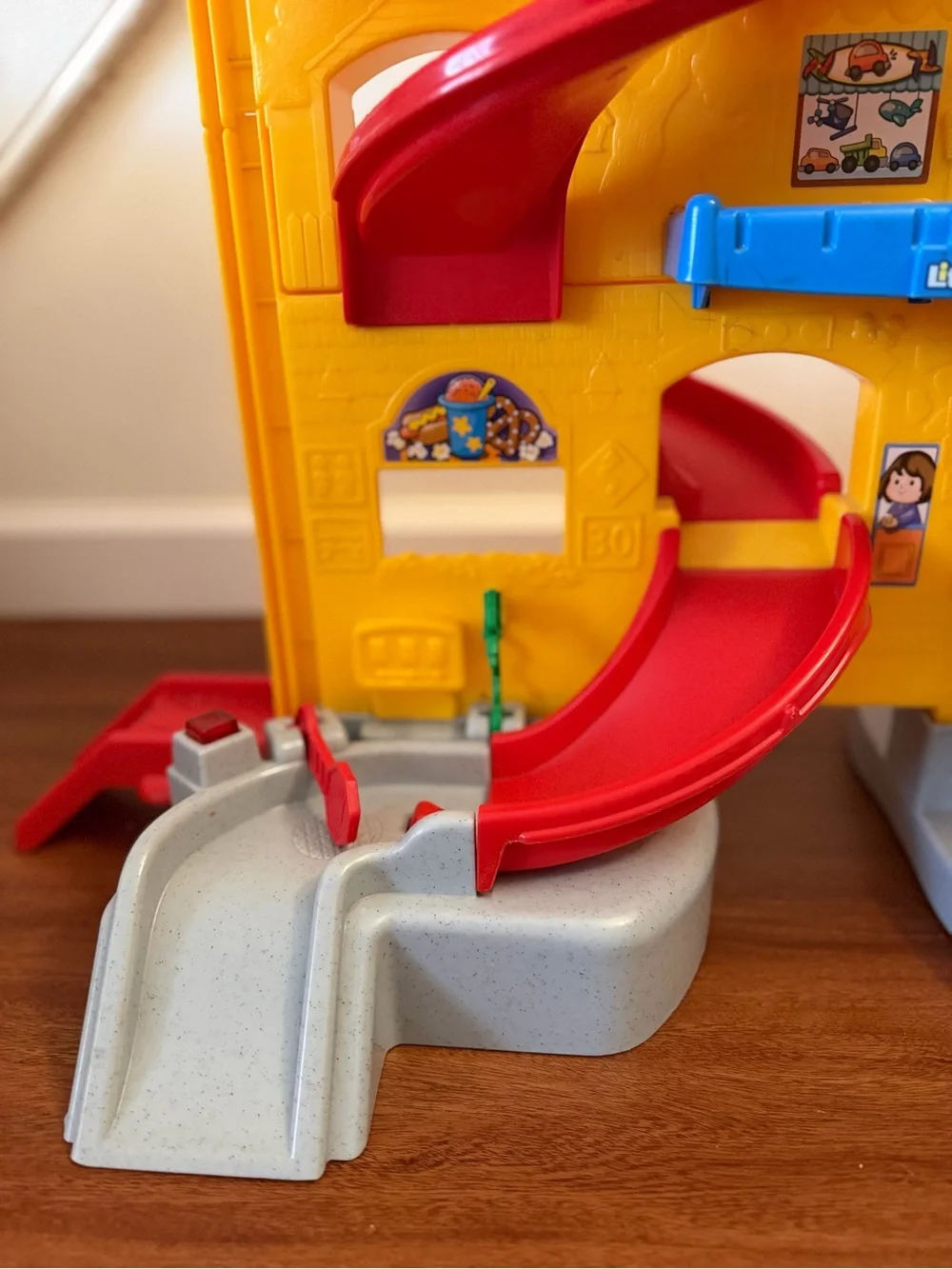 Fisher Price Little People Wheelies Stand 'n Play Rampway Garage Track 2009